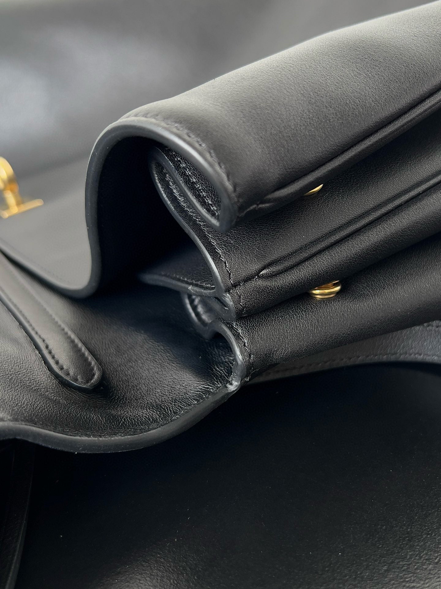 RODEO MEDIUM BAG 35 IN BLACK SMOOTH CALFSKIN GOLD HARDWARE