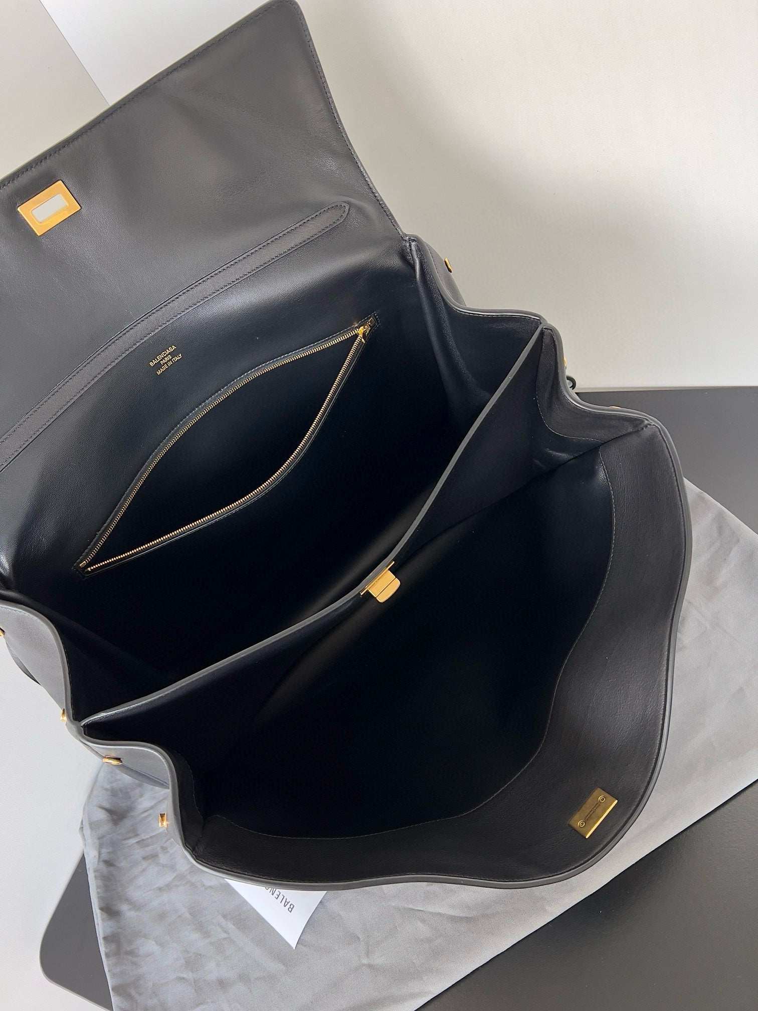 RODEO MEDIUM BAG 35 IN BLACK SMOOTH CALFSKIN GOLD HARDWARE