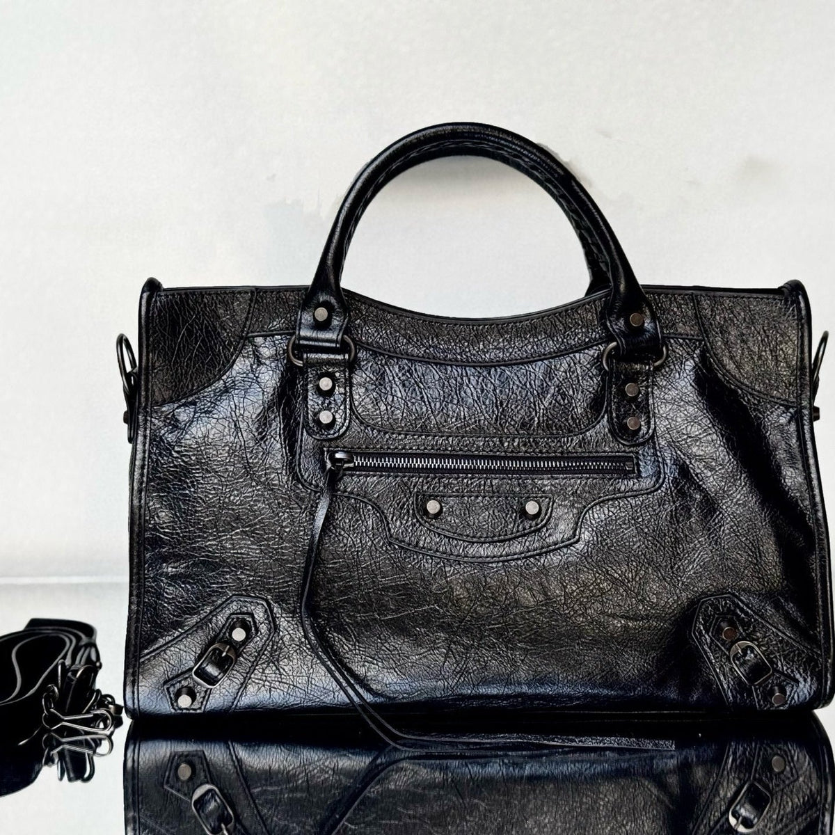 MINI 24 LE CITY BAG IN BLACK LEATHER