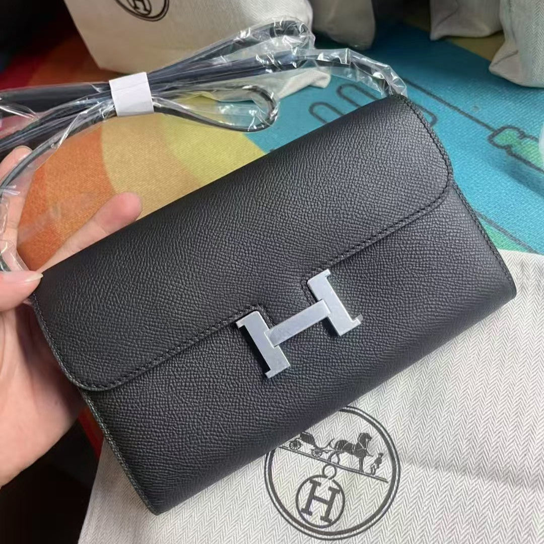 CONSTANCE SHOULDER BAG  IN BLACK CALFSKIN