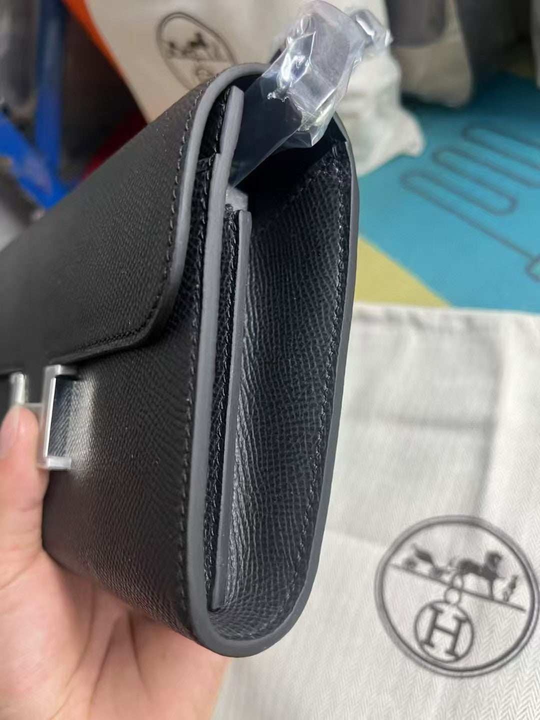 CONSTANCE SHOULDER BAG  IN BLACK CALFSKIN