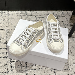 CD WALK'N SNEAKER IN GRAY EMBROIDERED COTTON