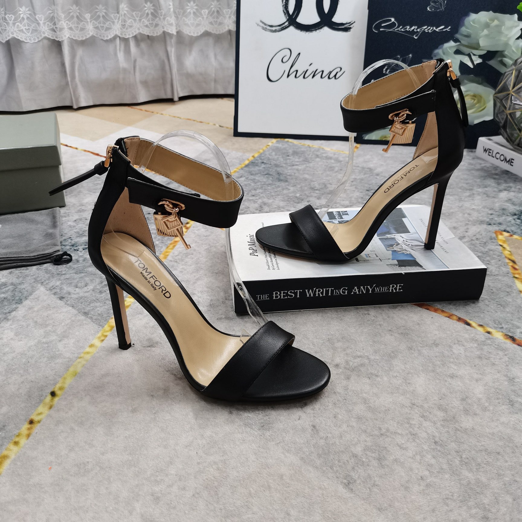 TOM FORD PADLOCK HIGH HEELS IN BLACK CALFSKIN