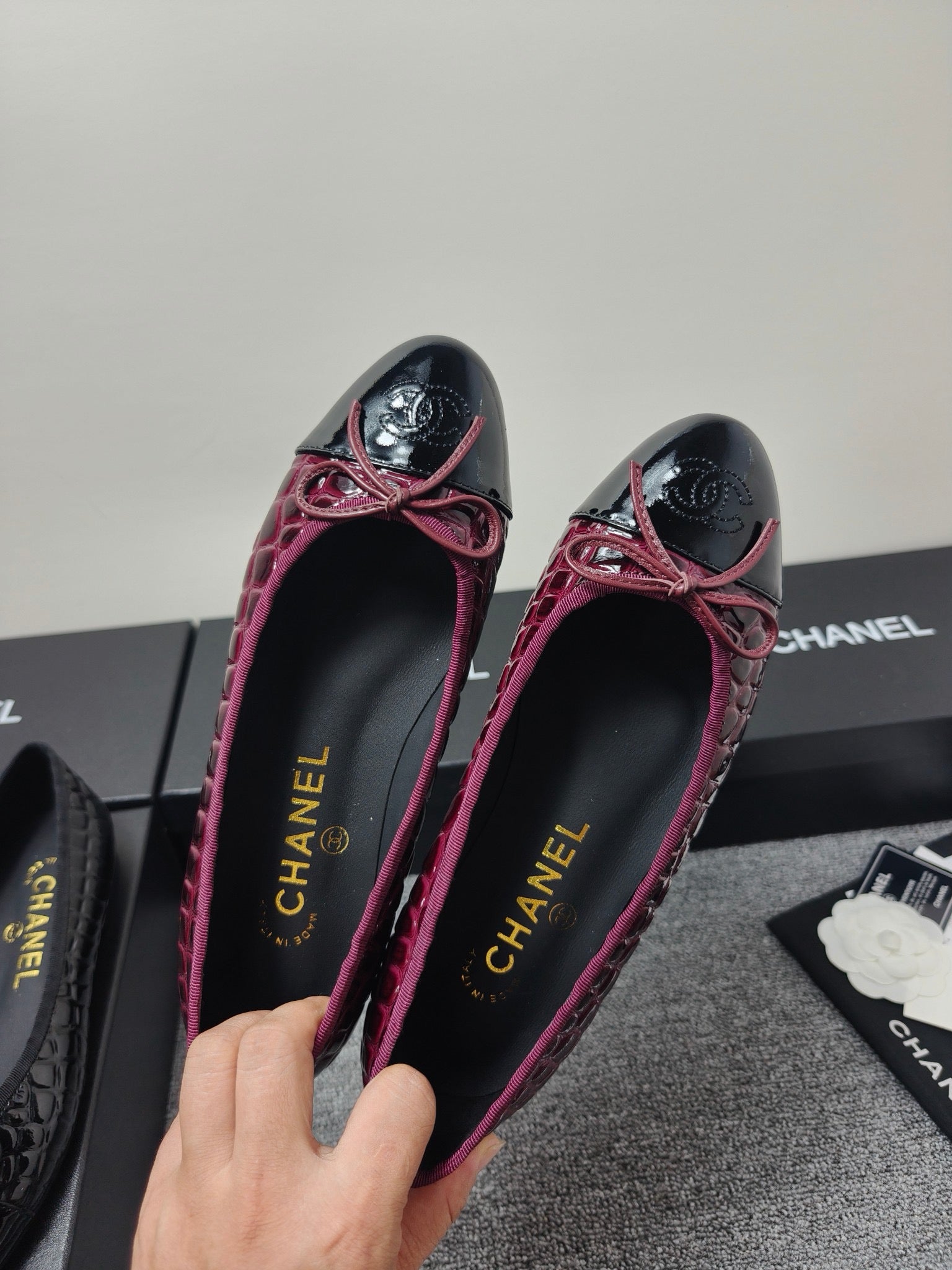 CHANEL 26S BALLET FLATS IN BLACK & BURGUNDY PATENT LEATHER