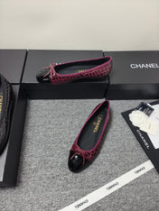 CHANEL 26S BALLET FLATS IN BLACK & BURGUNDY PATENT LEATHER