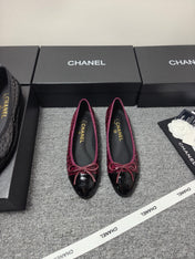 CHANEL 26S BALLET FLATS IN BLACK & BURGUNDY PATENT LEATHER