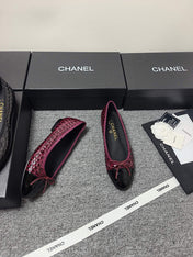 CHANEL 26S BALLET FLATS IN BLACK & BURGUNDY PATENT LEATHER