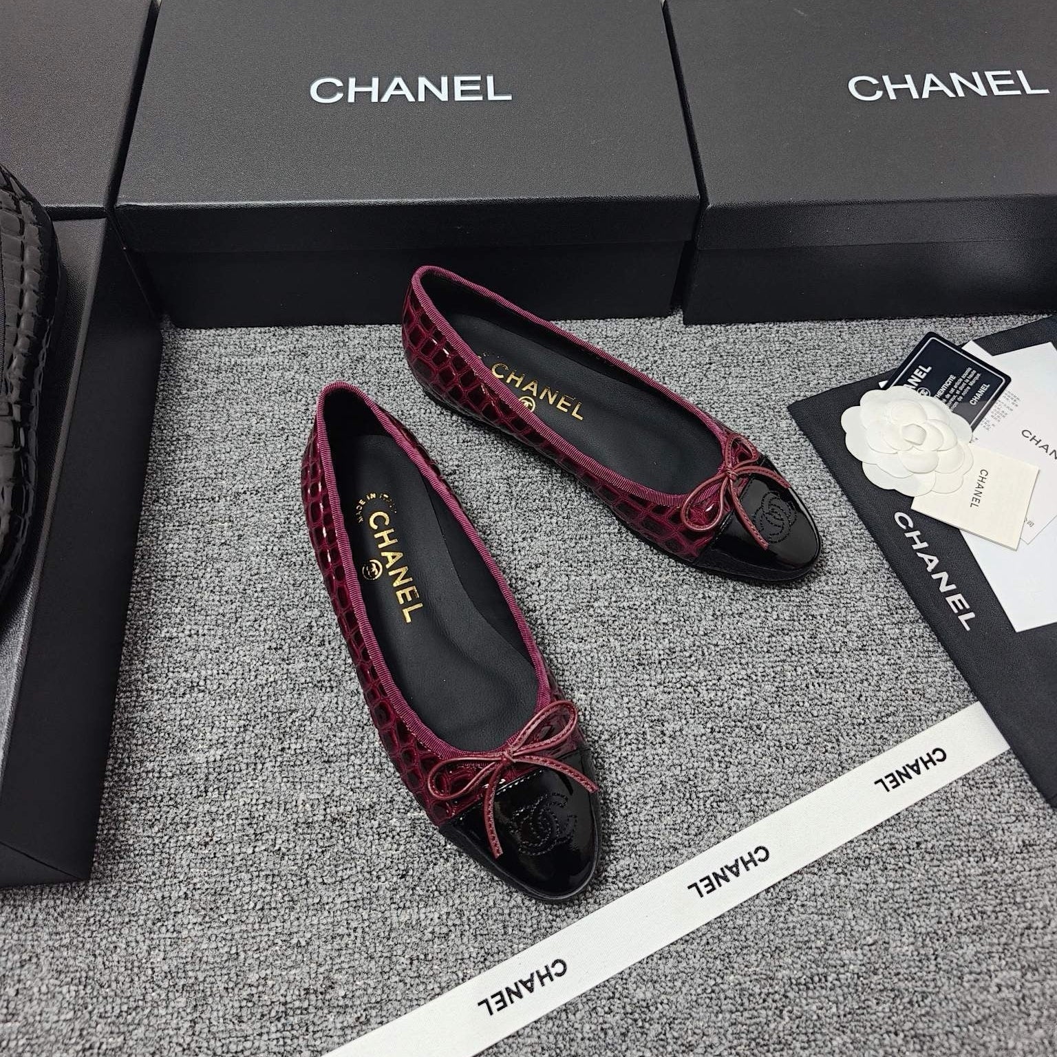 CHANEL 26S BALLET FLATS IN BLACK & BURGUNDY PATENT LEATHER