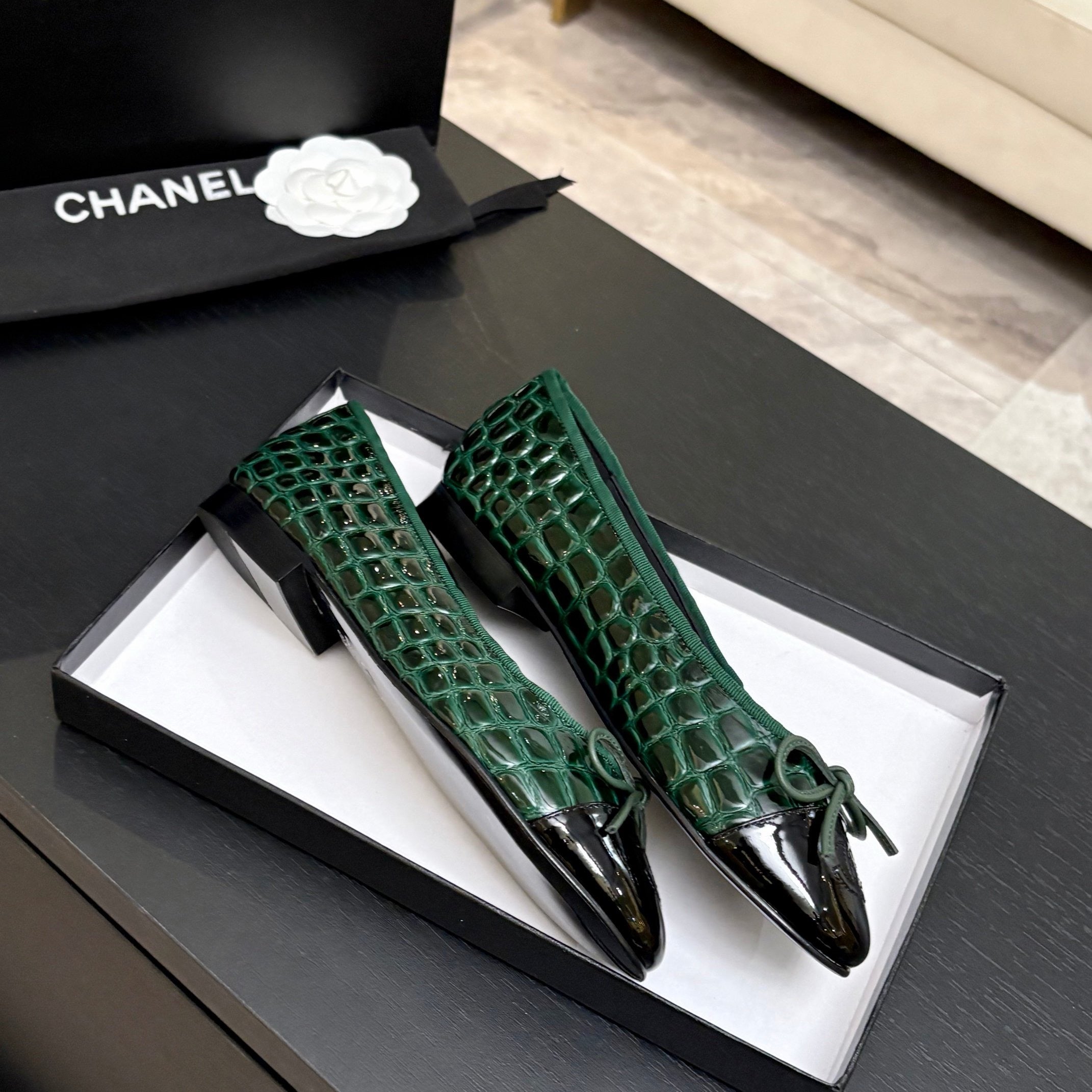 CHANEL 26S BALLET FLATS IN BLACK & GREEN PATENT LEATHER