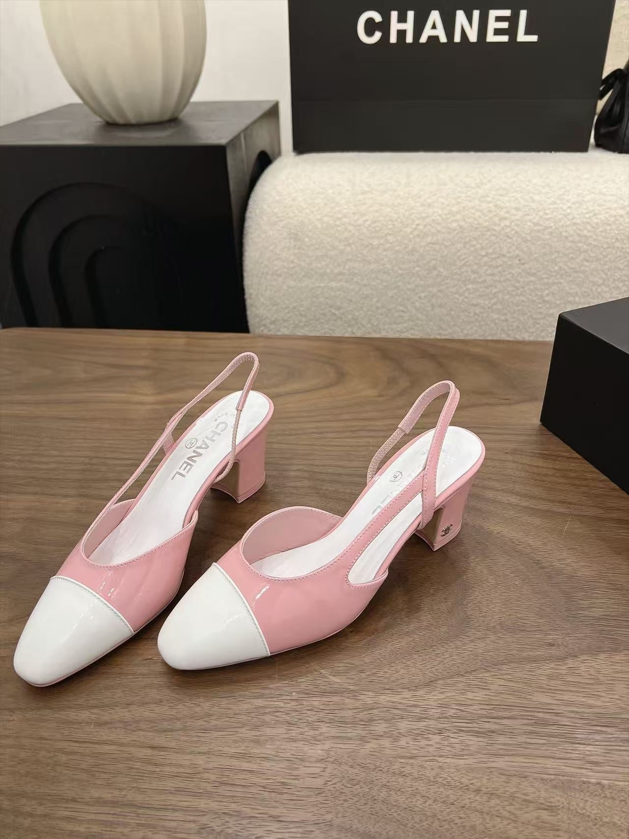 CHANEL  TWO-TONE SLINGBACK HEELS 55MM IN PINK AND WHITE CALFSKIN