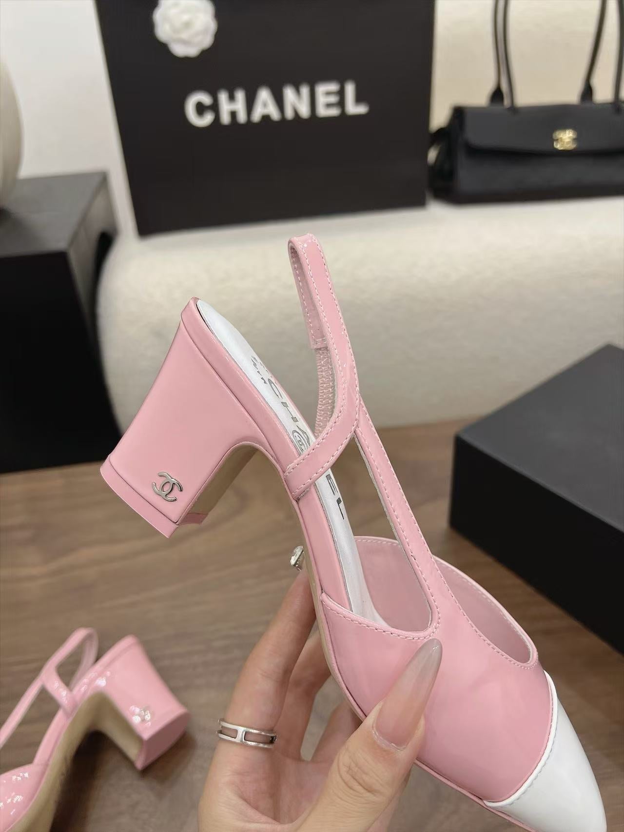 CHANEL  TWO-TONE SLINGBACK HEELS 55MM IN PINK AND WHITE CALFSKIN