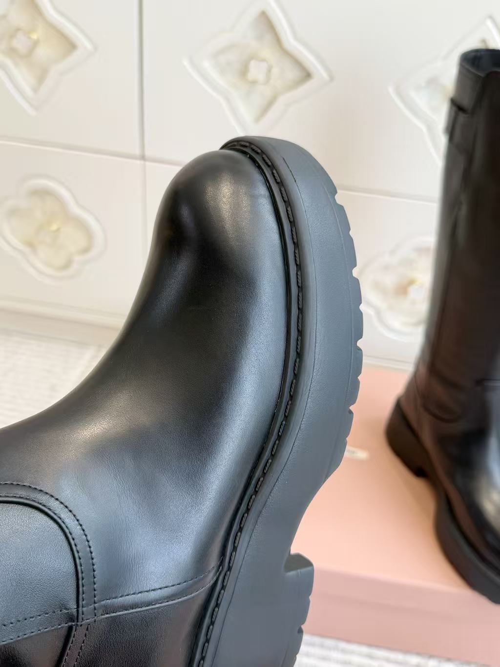 MIU MIU 26S KNEE-HIGH RIDING BOOTS IN BLACK CALFSKIN