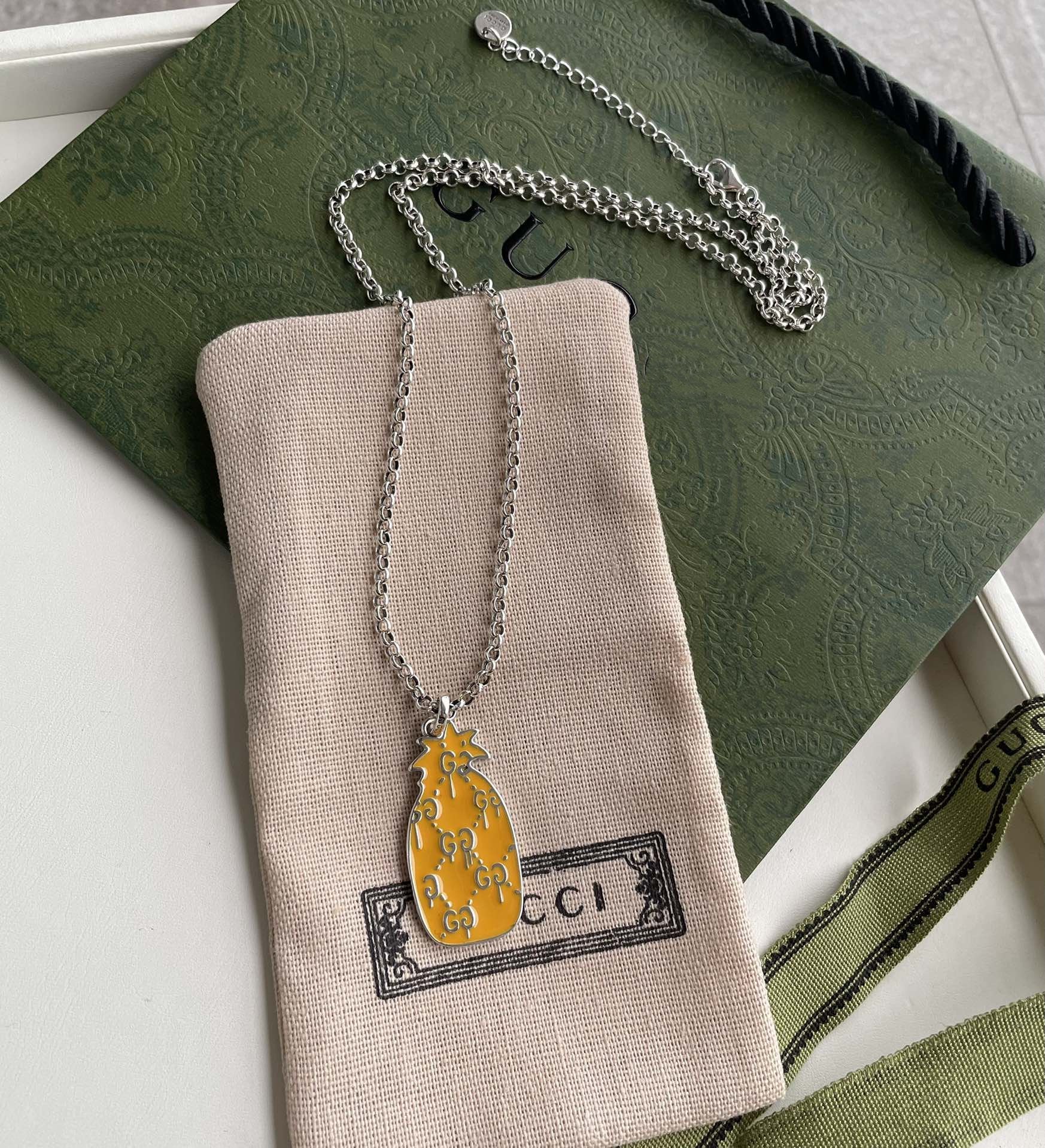 GG NECKLACE PENDANT PINEAPPLE PATTERN