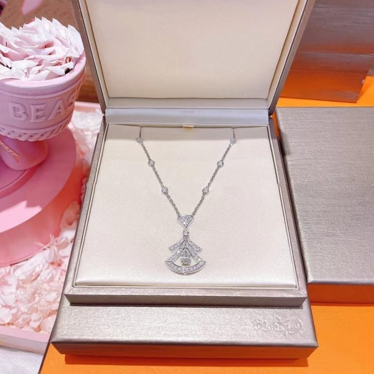 bulgari-divas-dream-necklace-white-gold-set-diamonds-ref-358220-coral-2-768x768_c5c8bee0-40f8-4249-807a-5f2d38dffa84.jpg