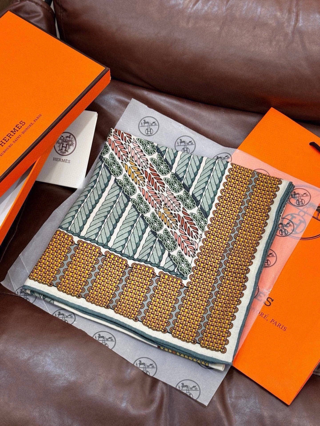 HERMES 26S PRINTED SQUARE SCARF 140 IN CASHMERE AND SILK 309318