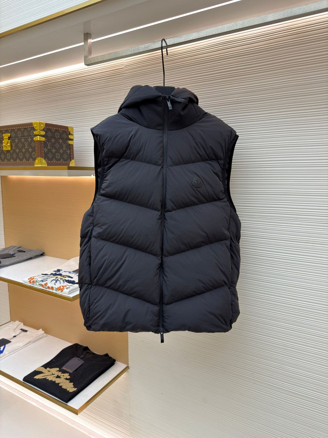 MONCLER DOWN VEST STYLE 318