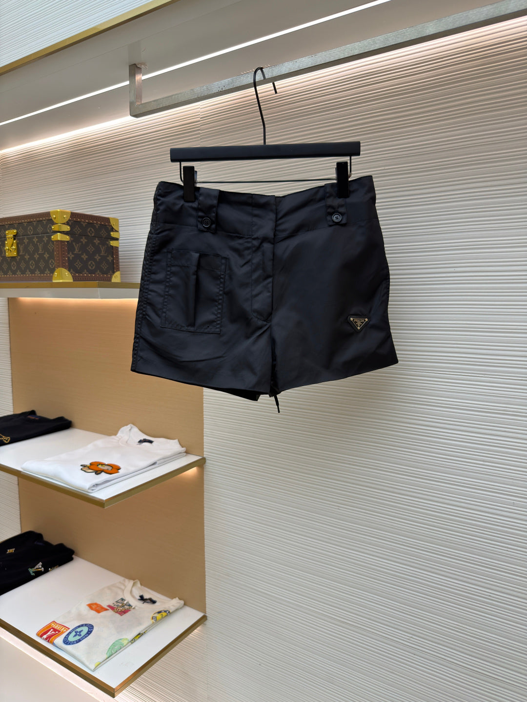 PRADA 26S NYLON SHORTS STYLE 964