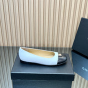CHANEL 25S BALLET FLATS IN WHITE AND BLACK LAMBSKIN GOLD HARDWARE