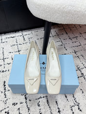 PRADA 26S SQUARE-TOE HIGH HEELS 35MM IN CREAM WHITE PATENT CALFSKIN WITH LOGO