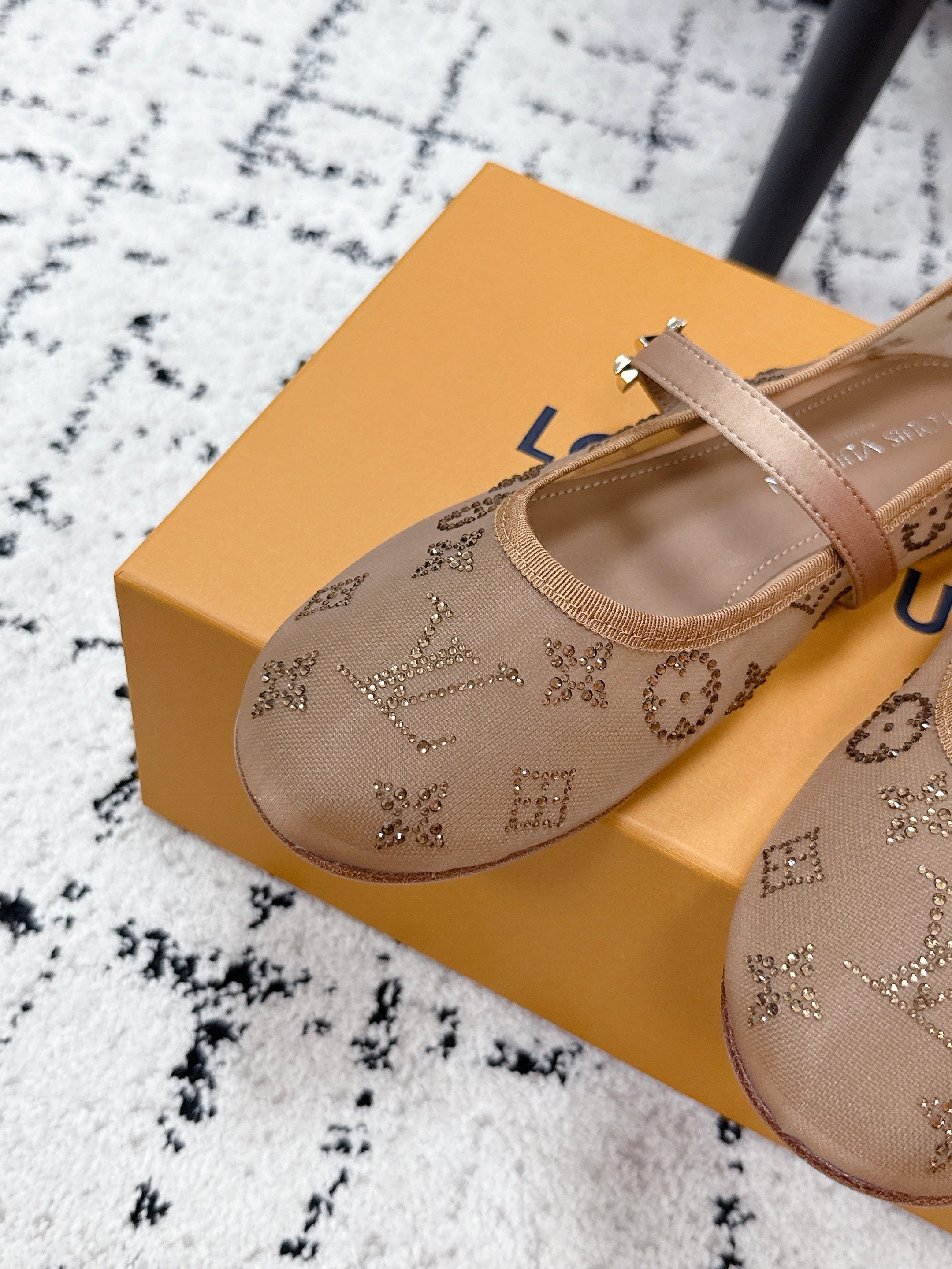 LV 26S MARY JANE FLATS IN LIGHT BROWN EMBROIDERED FABRIC MESH