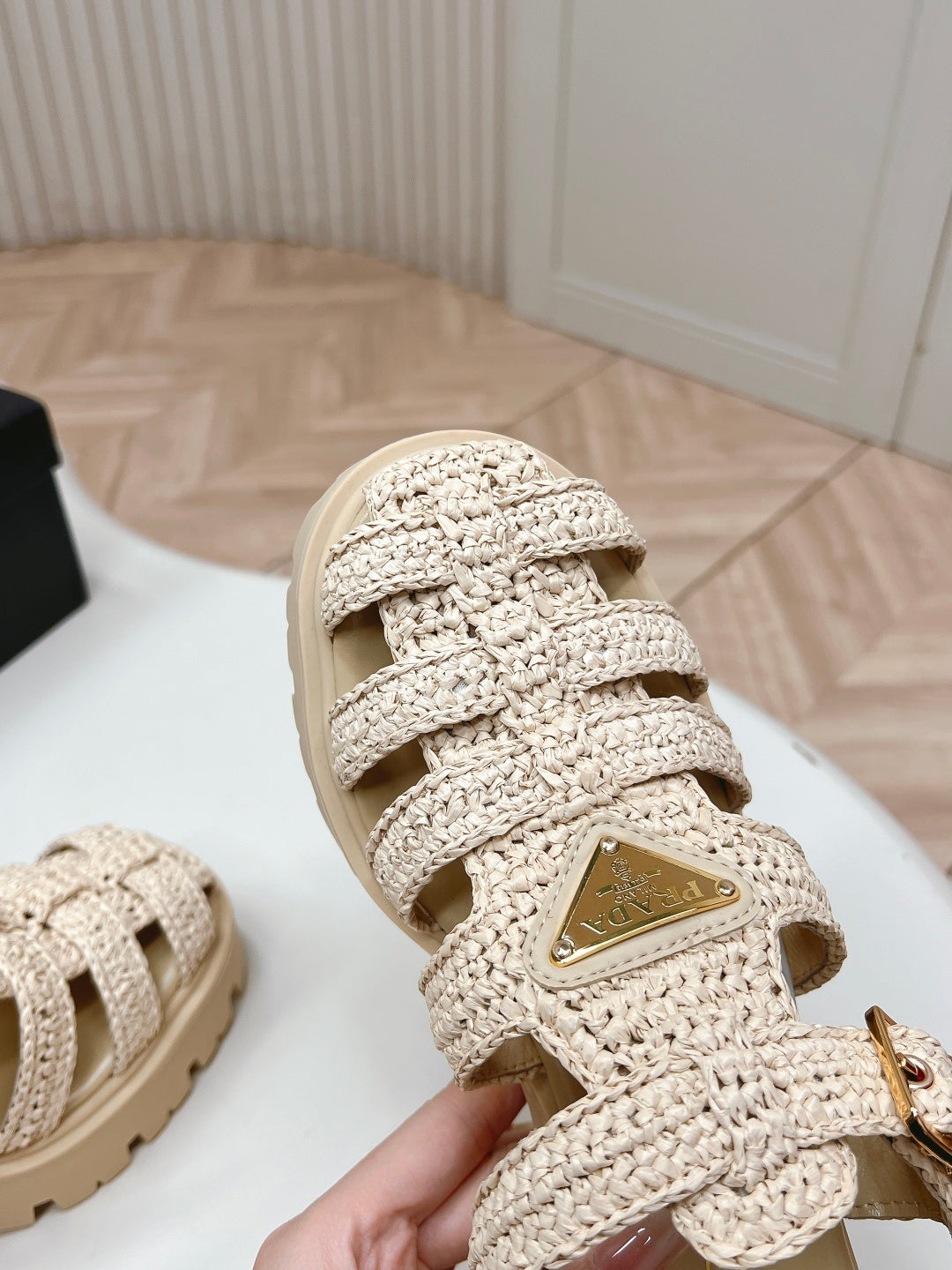 PRADA 26S HEELED FISHERMAN SANDALS IN BEIGE RAFFIA AND CALFSKIN