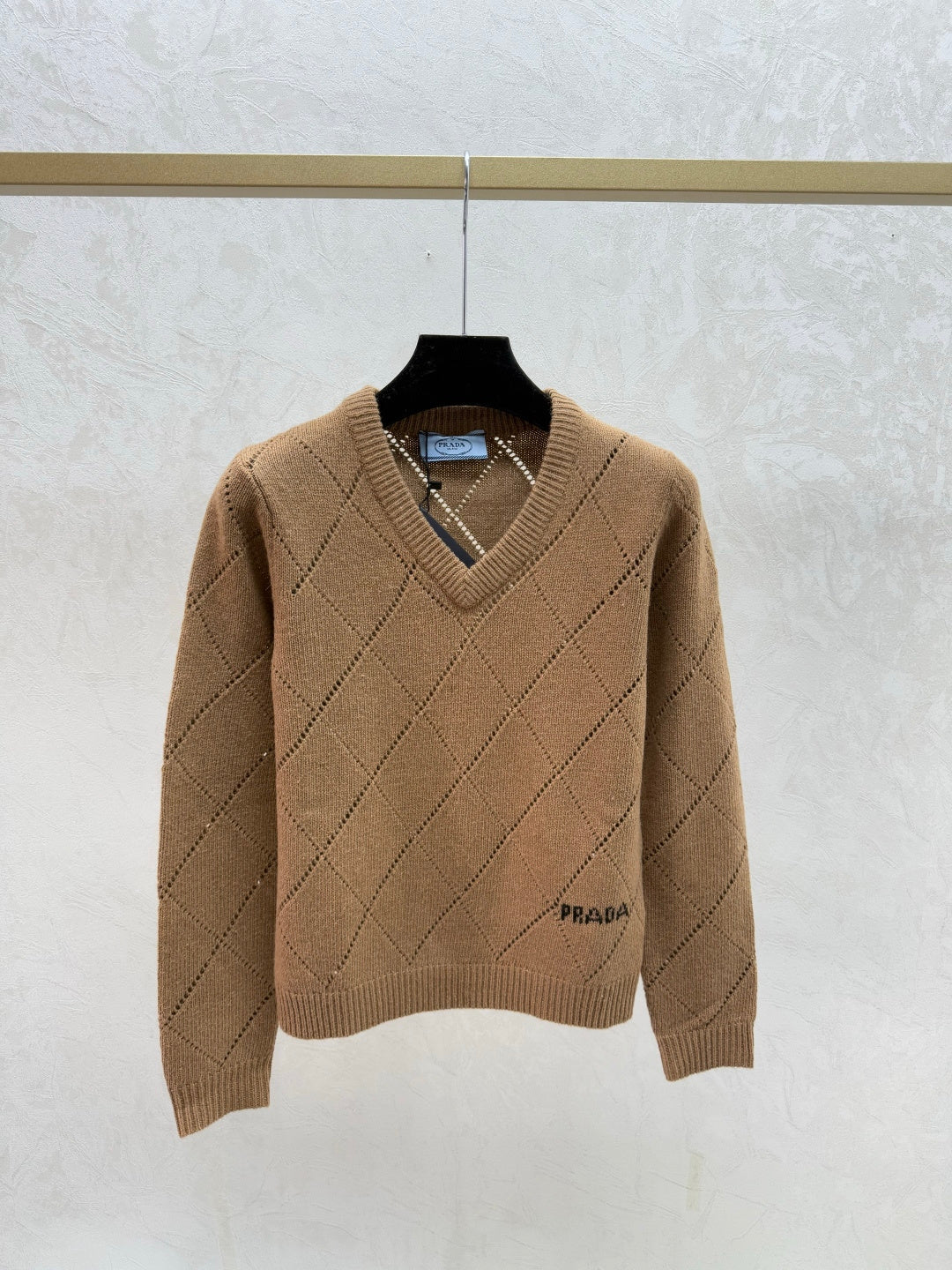 PRADA 25S V-NECK SWEATER 577