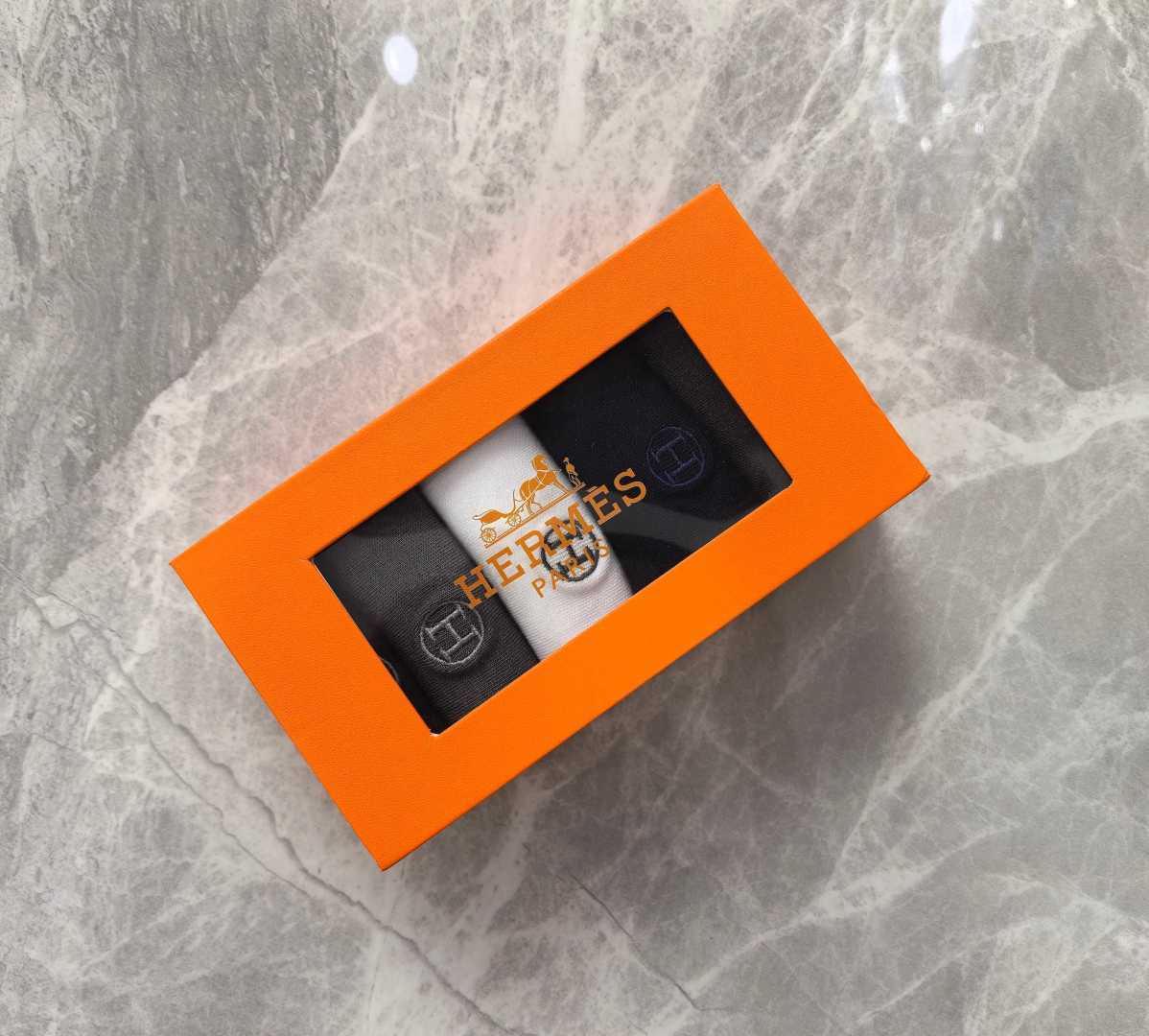 HERMES 26S CREW SOCKS 317608 (1 BOX)