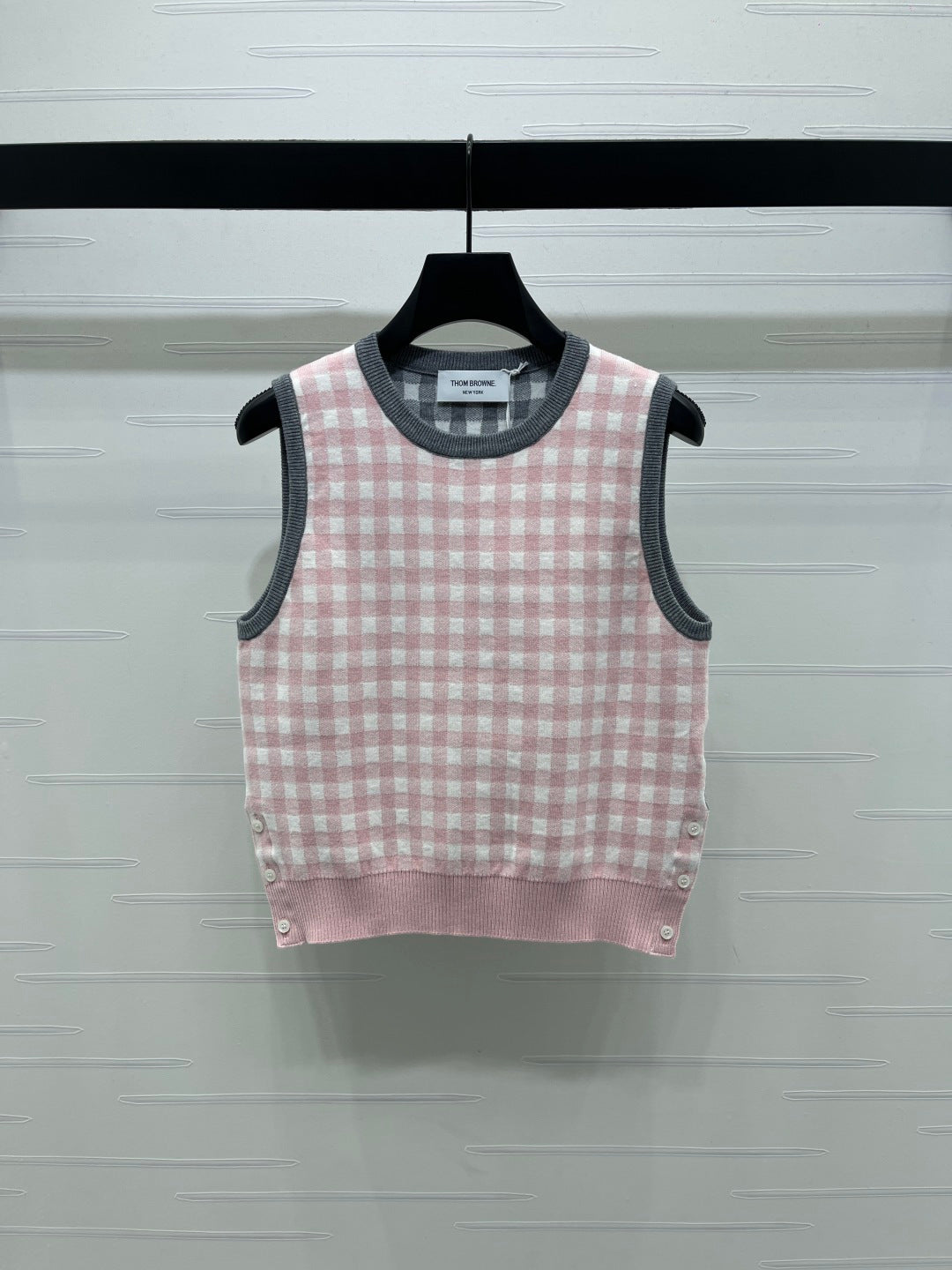 THOM 26S SLEEVELESS SWEATER STYLE 126