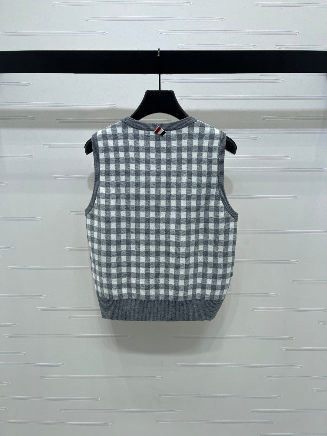 THOM 26S SLEEVELESS SWEATER STYLE 126