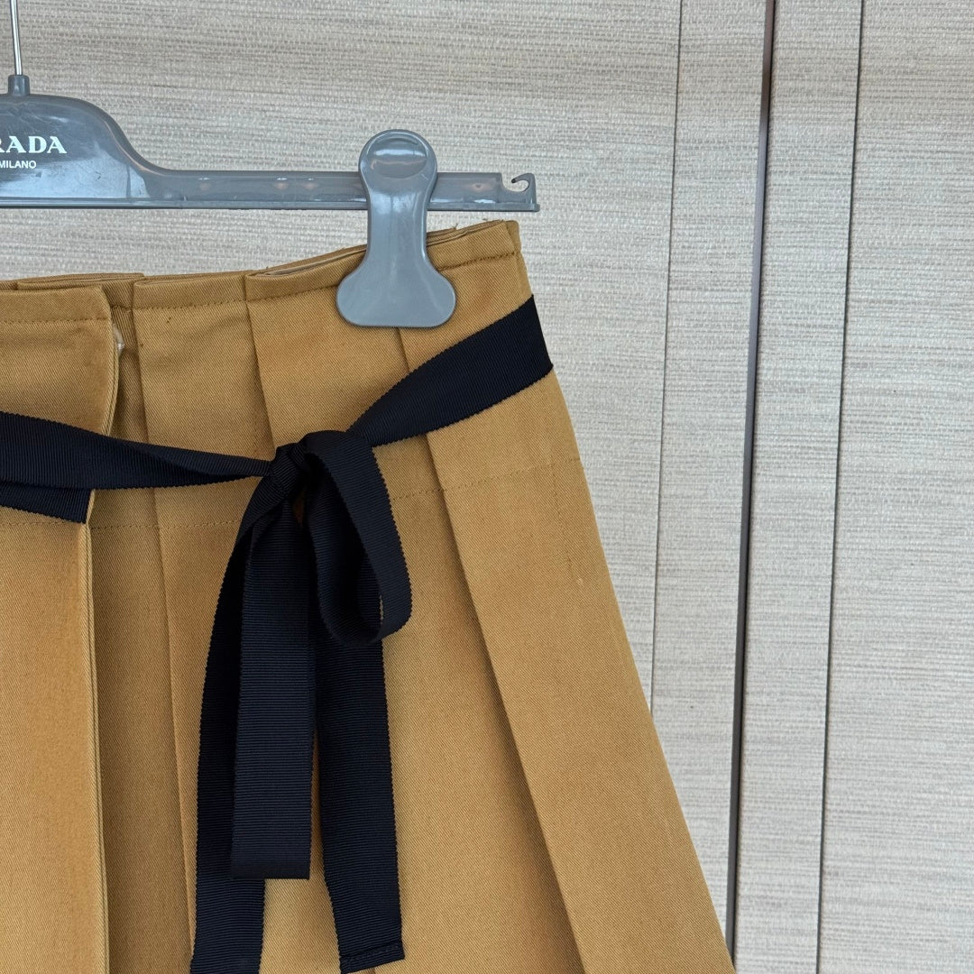 PRADA 26S PLEATED SKIRT 1056