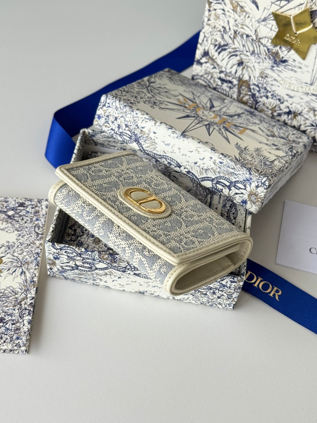 DIOR 25S CARO CARD HOLDER 11 IN LIGHT BLUE CALFSKIN AND CANVAS GOLD HARDWARE