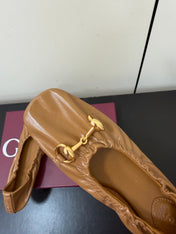 GUCCI 26S BALLET FLATS IN CARAMEL BROWN SHINY CALFSKIN GOLD HARDWARE