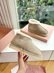 MIUMIU 26S ANKLE BOOTS IN BEIGE SUEDE AND SHEARLING