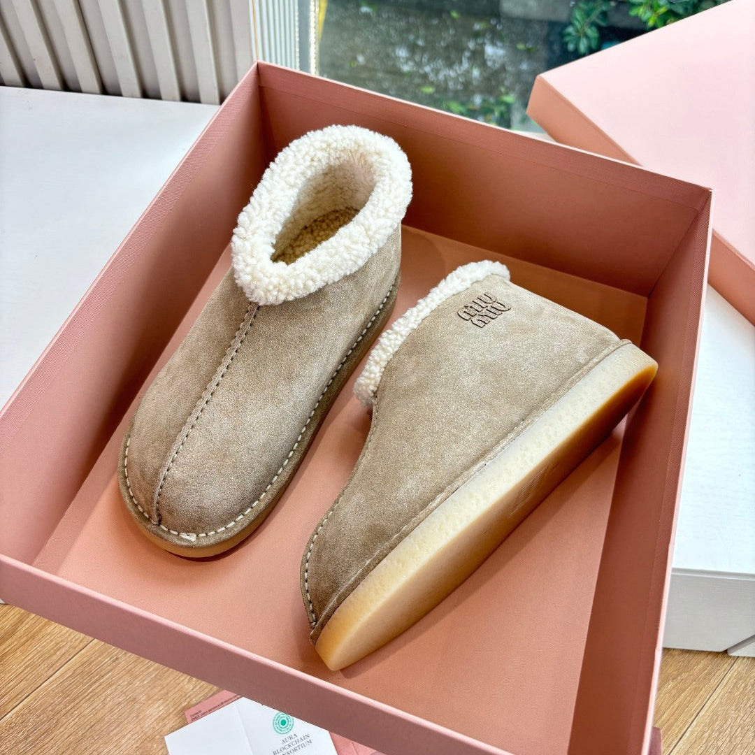 MIUMIU 26S ANKLE BOOTS IN BEIGE SUEDE AND SHEARLING