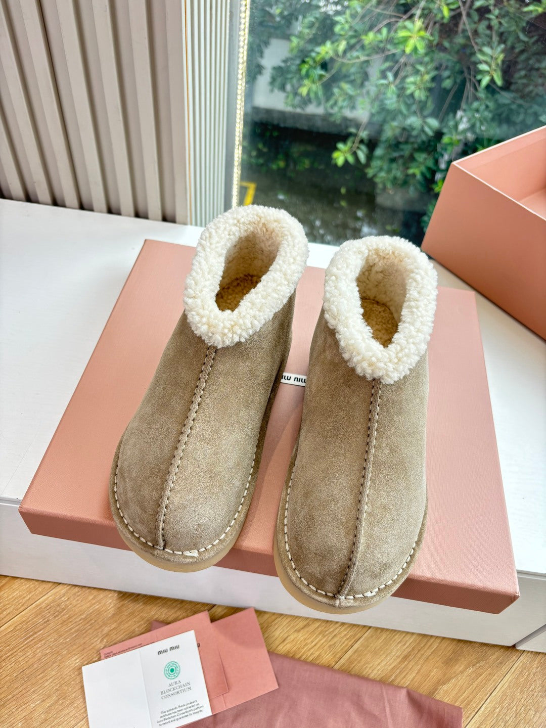 MIUMIU 26S ANKLE BOOTS IN BEIGE SUEDE AND SHEARLING