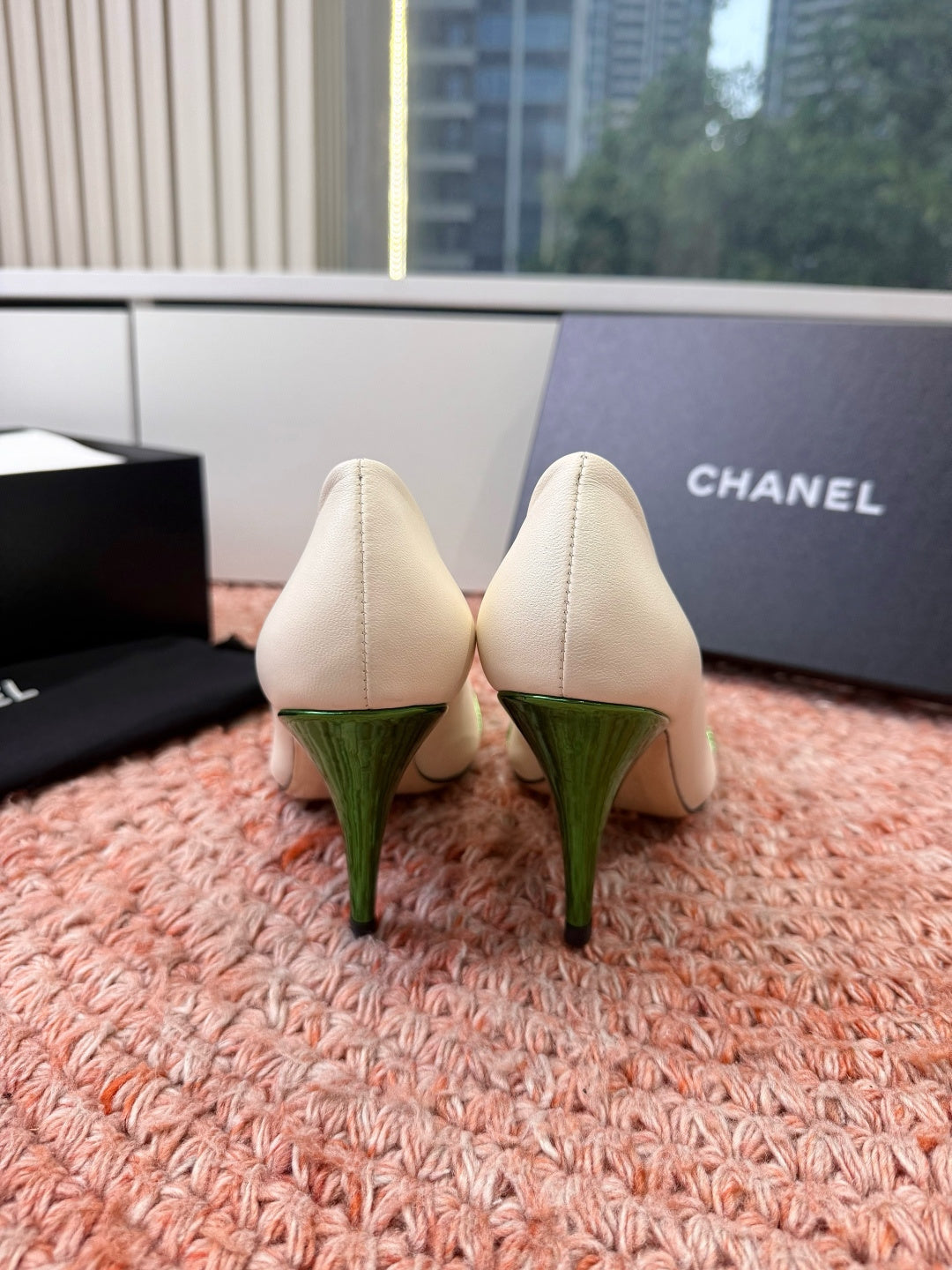 CHANEL 26S SQUARE TOE HIGH HEELS IN WHITE LAMBSKIN WITH GREEN TOE