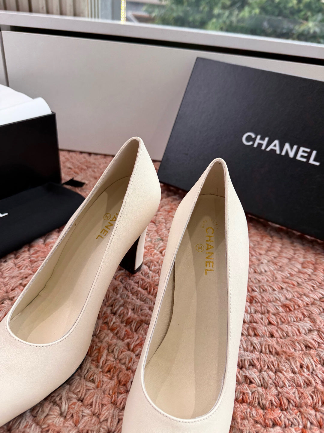 CHANEL 26S HIGH HEELS IN OFF WHITE SMOOTH LAMBSKIN
