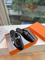 HM 26S DESTIN MULES IN BLACK CROCODILE-EFFECT LEATHER