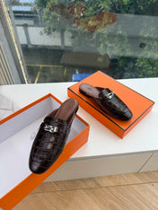 HM 26S DESTIN MULES IN CHOCOLATE BROWN CROCODILE-EFFECT LEATHER