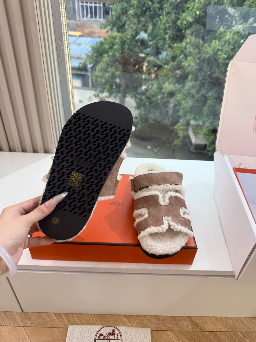HM 26S SANDAL IN BEIGE WOOL AND BROWN SUEDE