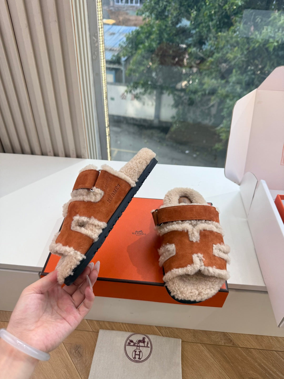 HM 26S SANDAL IN BEIGE WOOL AND COGNAC BROWN SUEDE