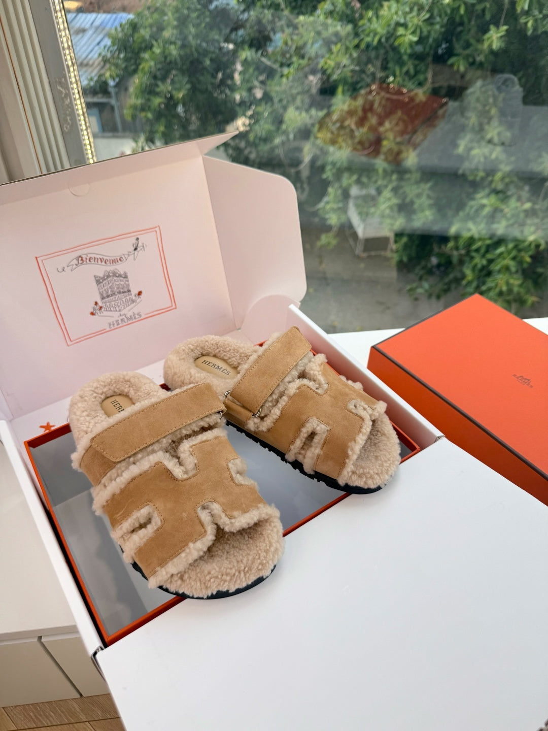 HM 26S SANDAL IN BEIGE WOOL AND CARAMEL BROWN SUEDE