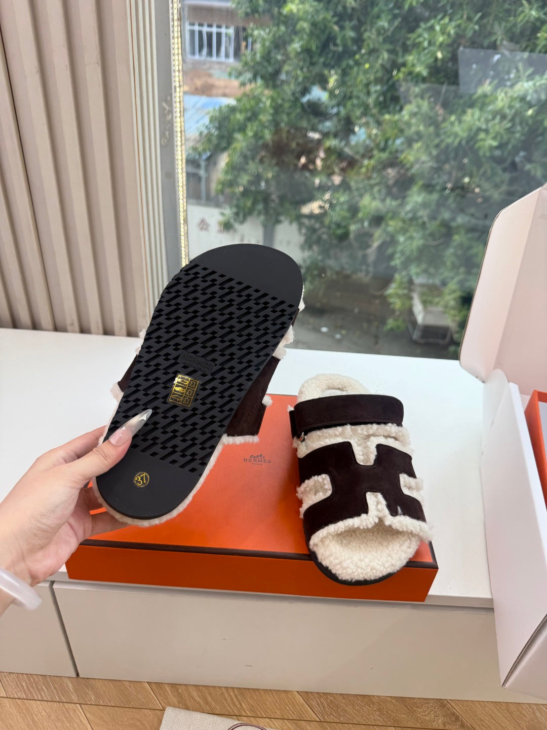 HM 26S SANDAL IN BEIGE WOOL AND BLACK SUEDE