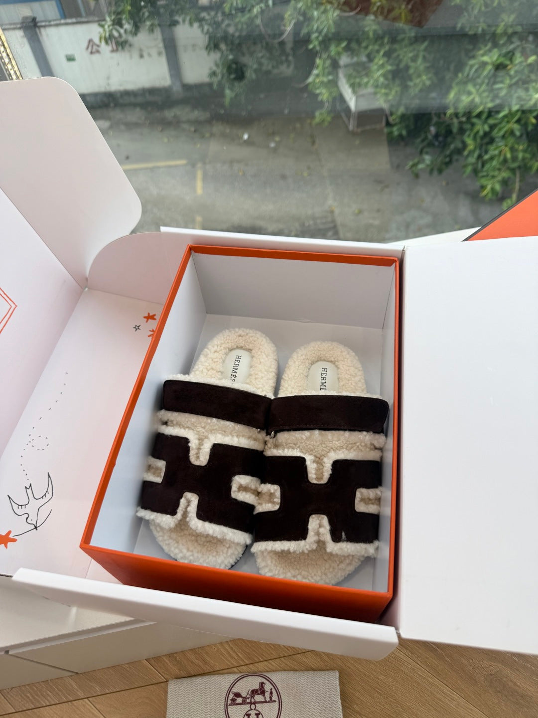 HM 26S SANDAL IN BEIGE WOOL AND BLACK SUEDE