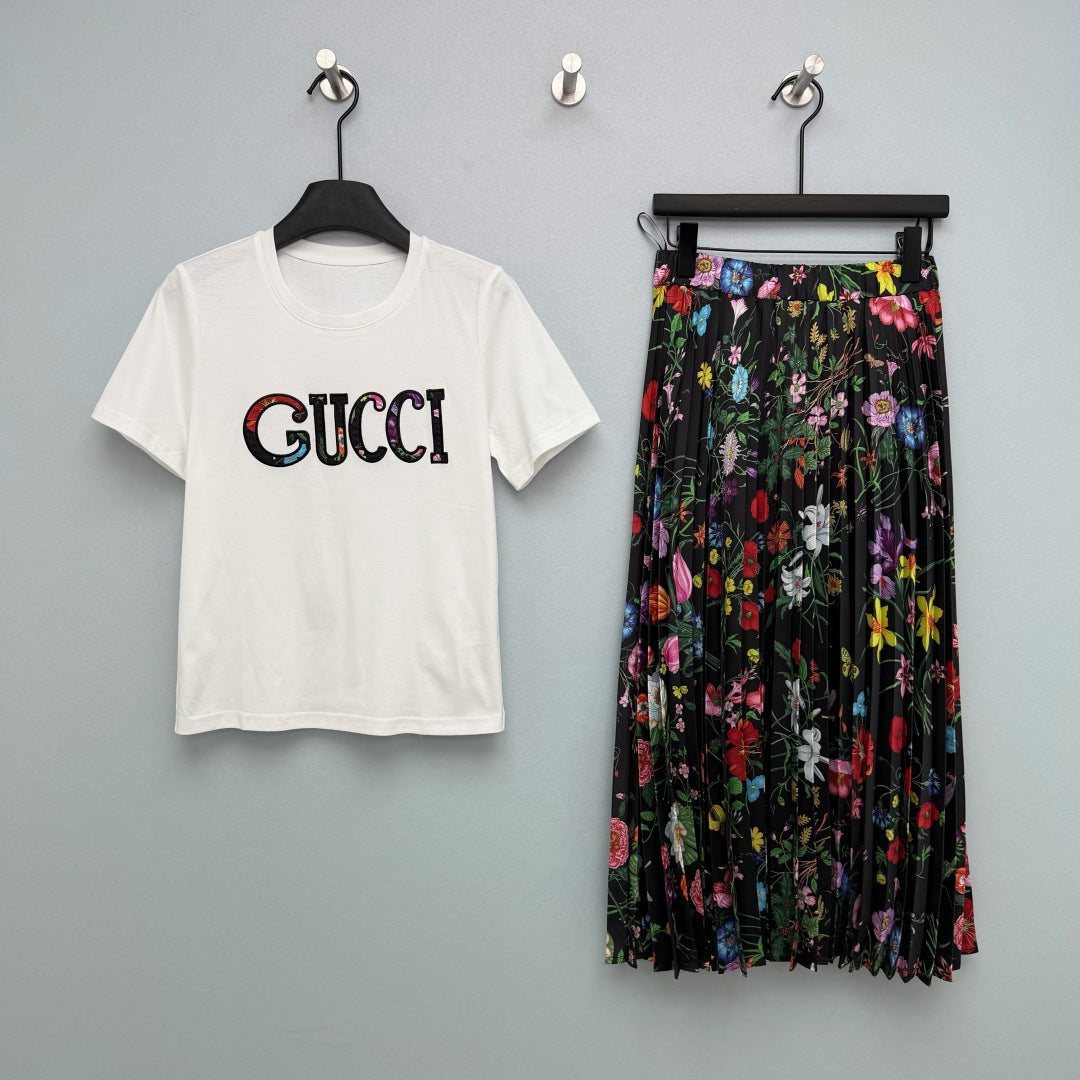 GUCCI 26S T-SHIRT AND PLEATED SKIRT SET 383