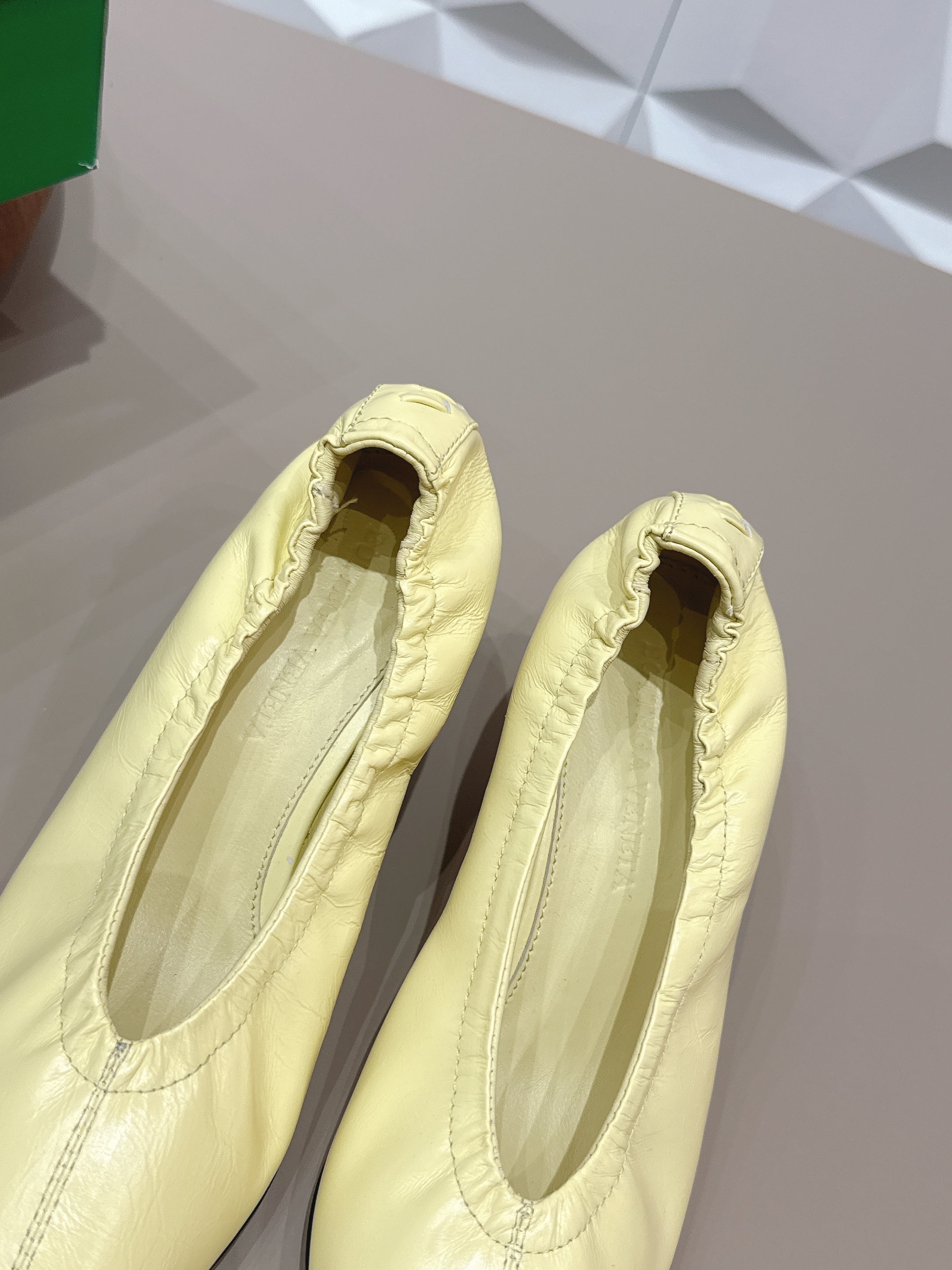 BOTTEGA VENETA 26S HIGH HEELS 40 MM IN LIGHT YELLOW CALFSKIN