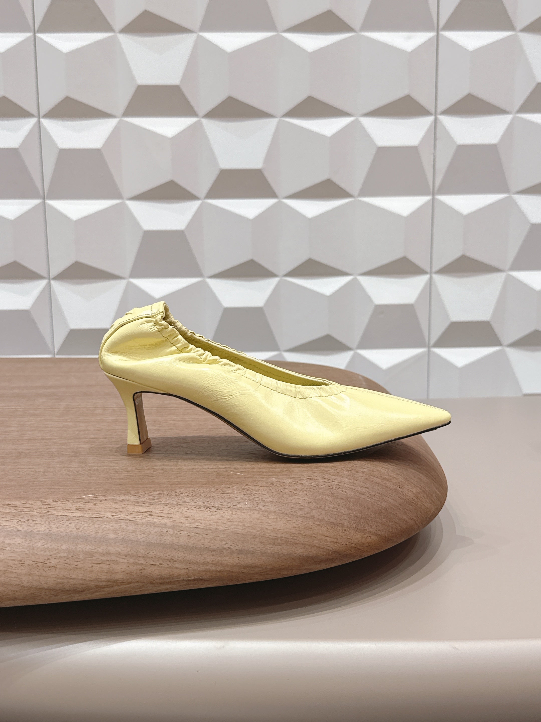 BOTTEGA VENETA 26S HIGH HEELS 40 MM IN LIGHT YELLOW CALFSKIN