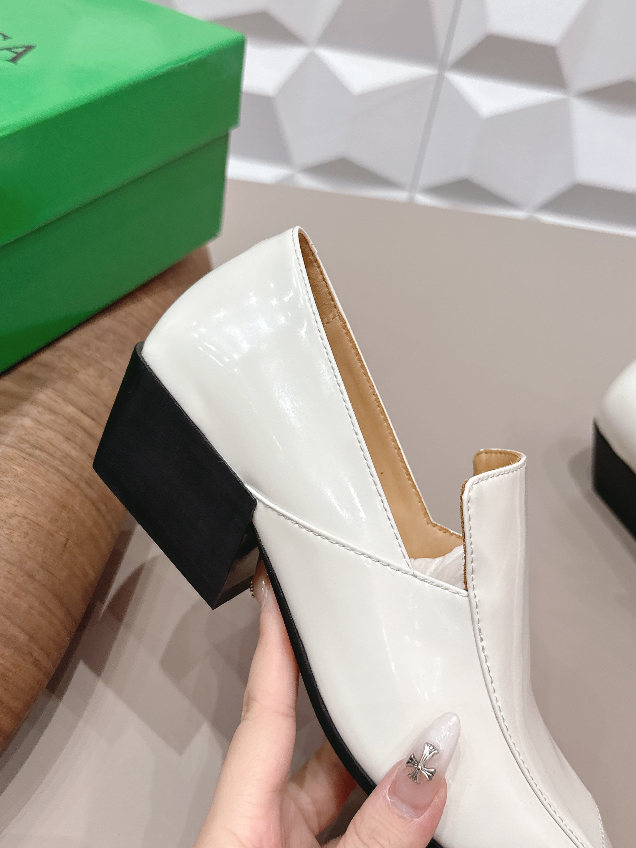 BOTTEGA VENETA 26S VENTURA LOAFERS 40 MM WHITE GLOSSY CALFSKIN