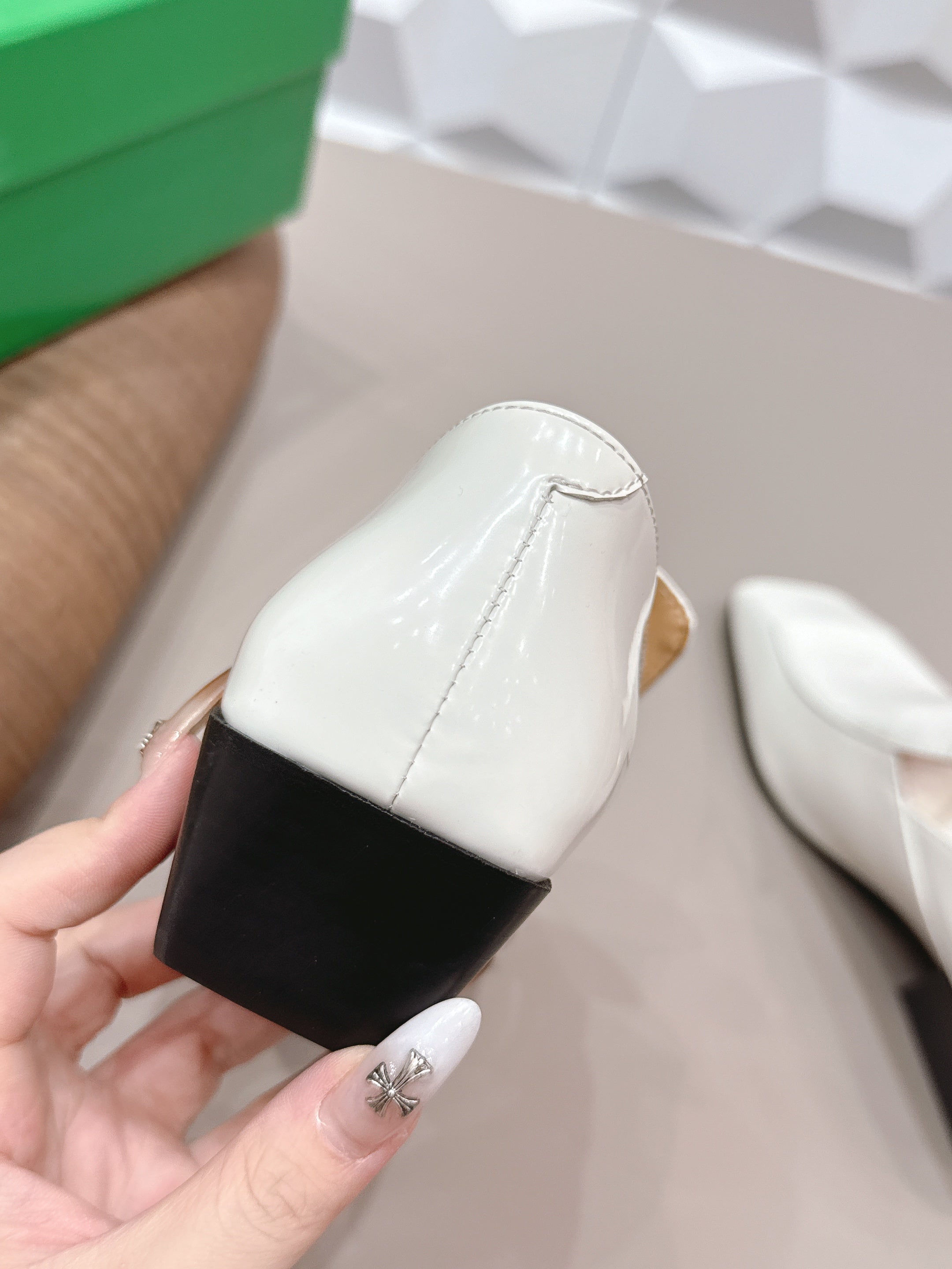 BOTTEGA VENETA 26S VENTURA LOAFERS 40 MM WHITE GLOSSY CALFSKIN