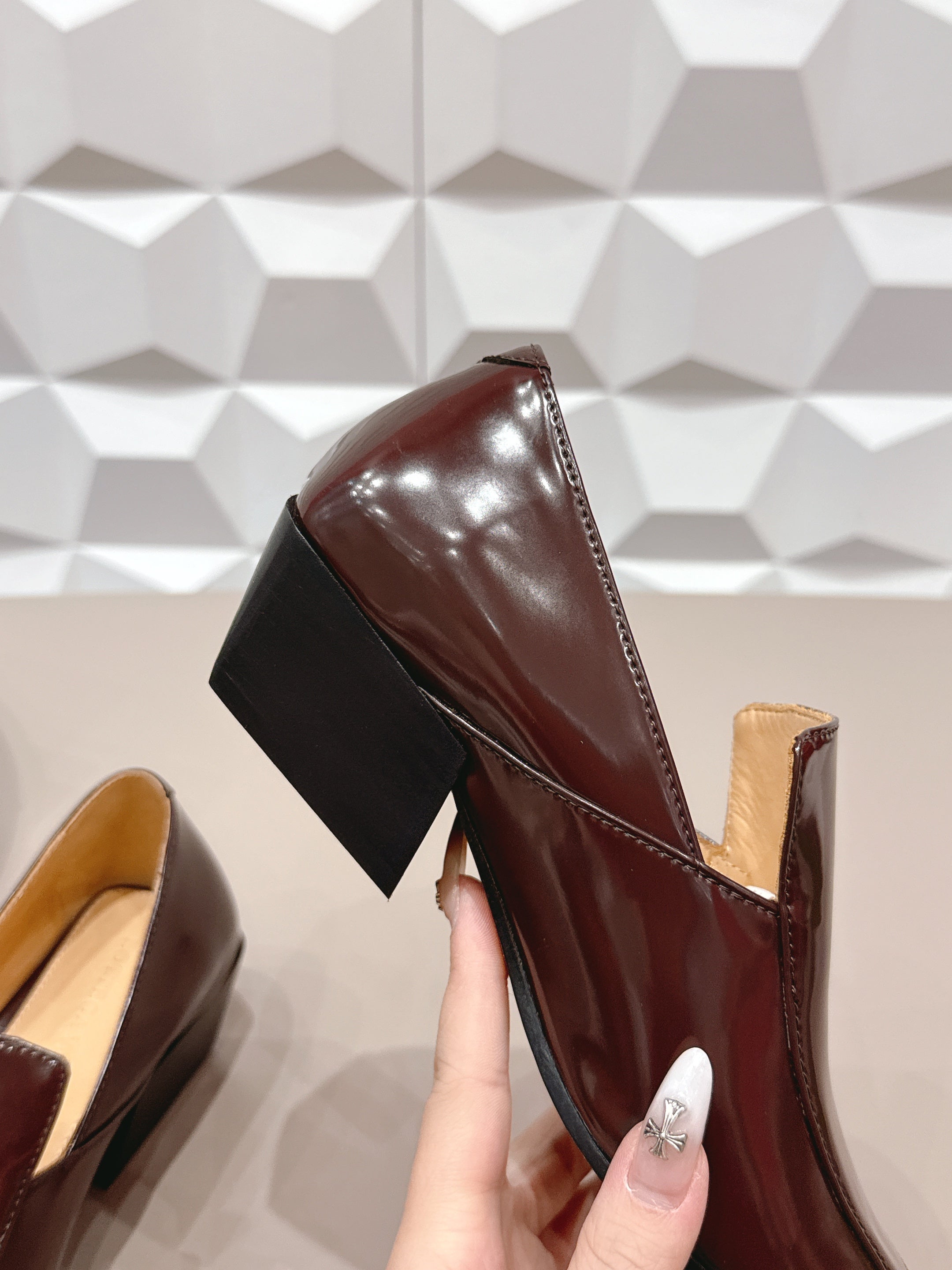 BOTTEGA VENETA 26S VENTURA LOAFERS 40 MM BROWN GLOSSY CALFSKIN